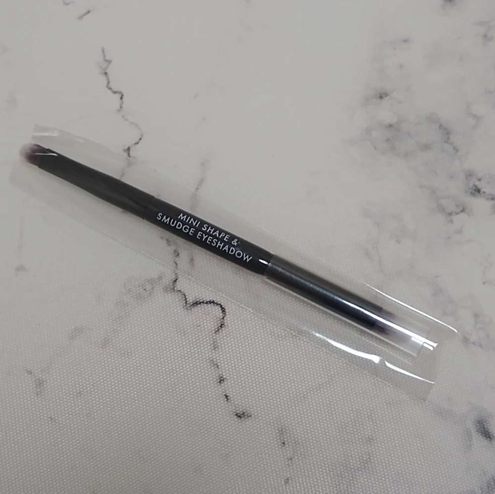 Beauty Pie Travel Eyeshadow Brushes with Case